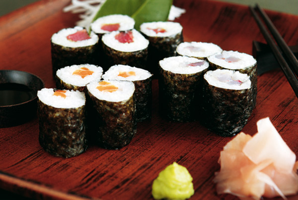 presentacion maki sushi wasabi jengibre salsa soja